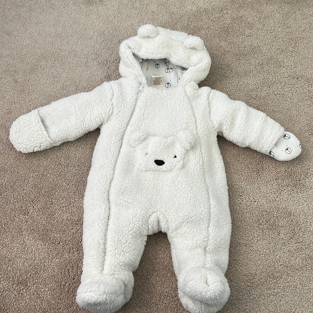 Fuzzy winter suit 3-6 months